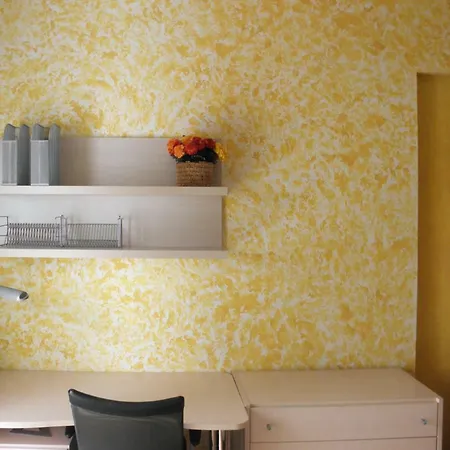 Cozy And Modern Centrally Located Apartment *