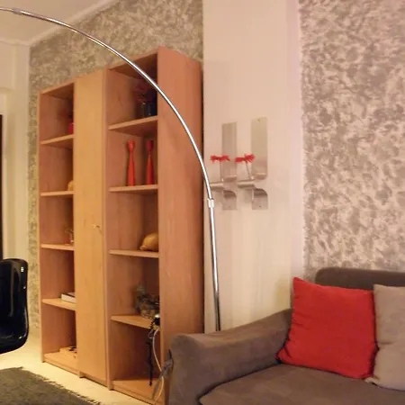 Cozy And Modern Centrally Located Apartment *