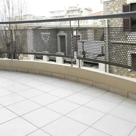 Apartment Cozy And Modern Centrally Located