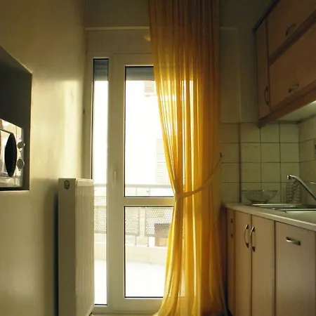 Cozy And Modern Centrally Located Apartment