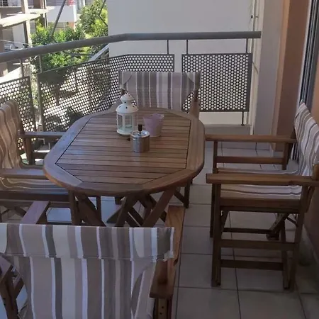 Cozy And Modern Centrally Located