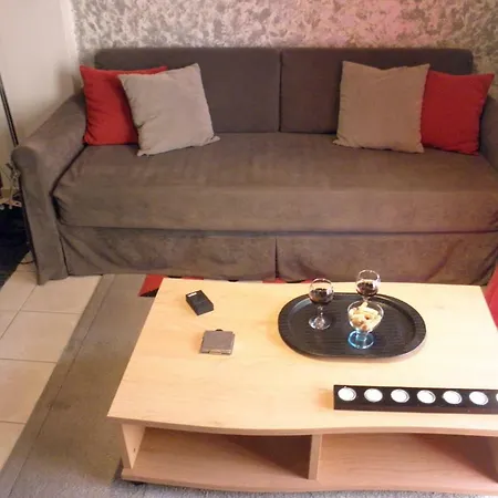 Cozy And Modern Centrally Located *